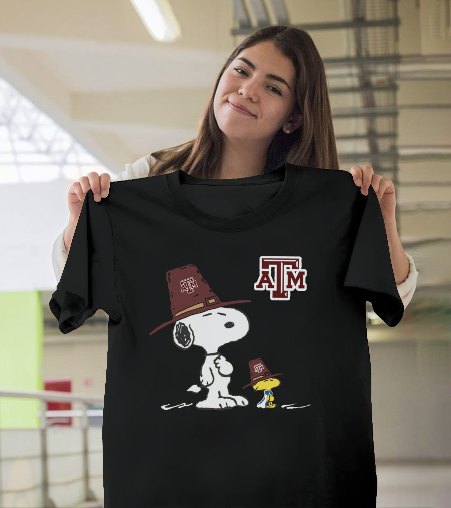 Texas A&M Aggies Snoopy and Woodstock Pilgrim Hat T-Shirt