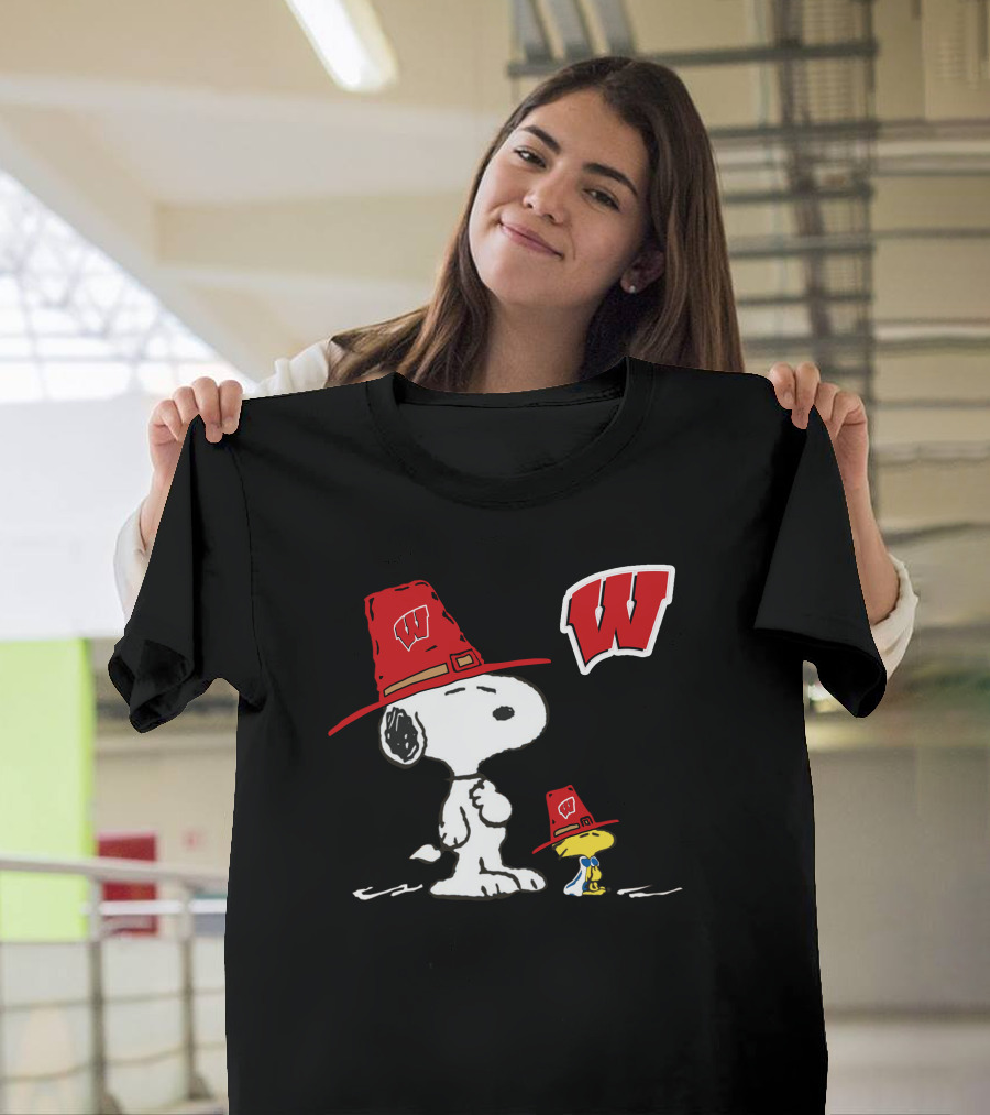 Wisconsin Badgers Snoopy Woodstock Pilgrim Hats T-Shirt