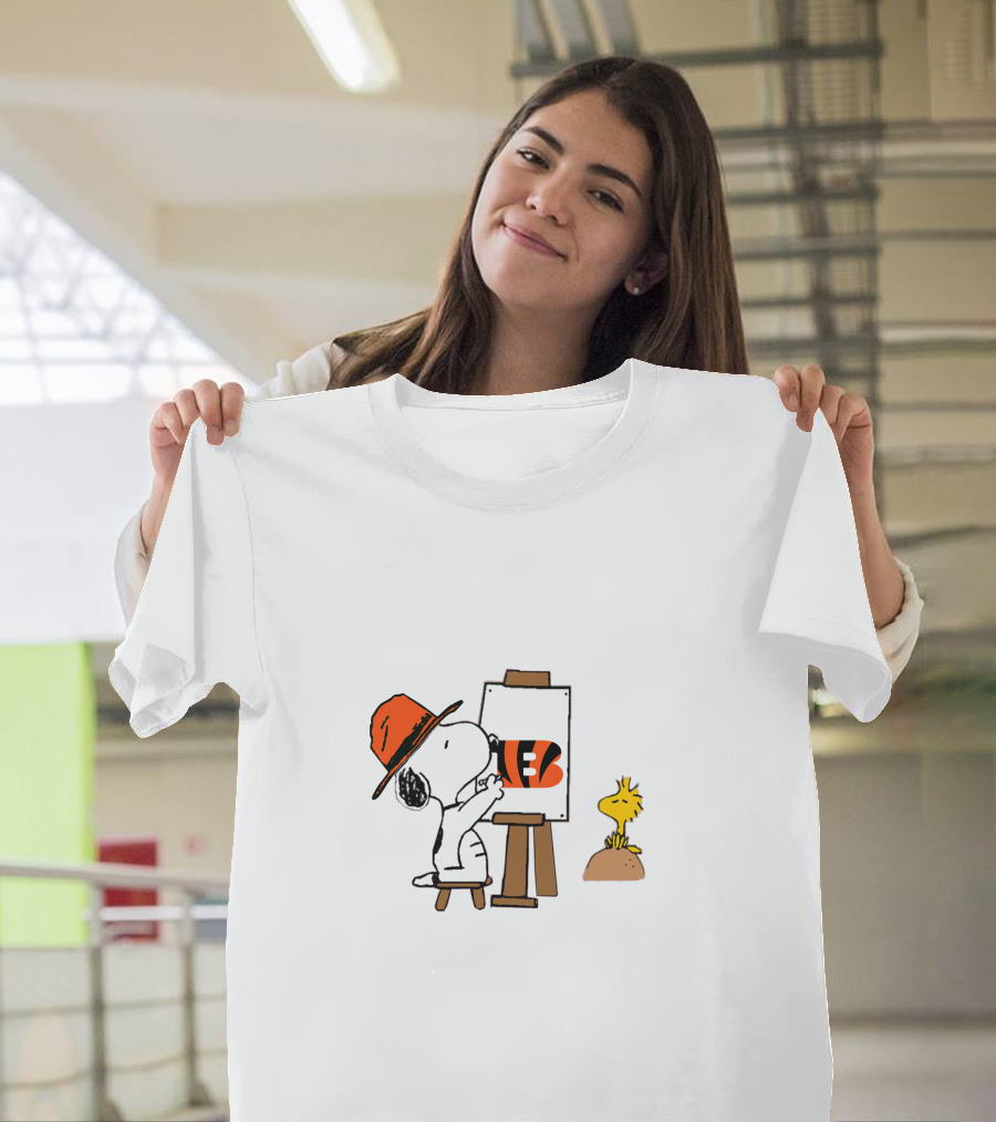 Snoopy Painting Cincinnati Bengals T-Shirt