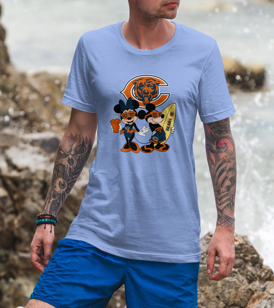 Bears Mickey Happy Vacation Chicago Football Theme Minnie And Mickey Beach Fun T-Shirt