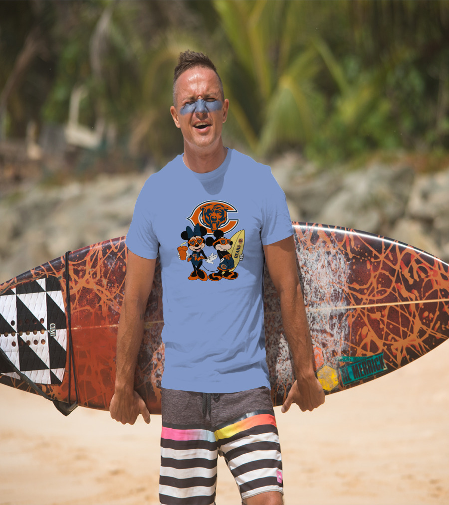 Bears Mickey Happy Vacation Chicago Football Theme Minnie And Mickey Beach Fun T-Shirt