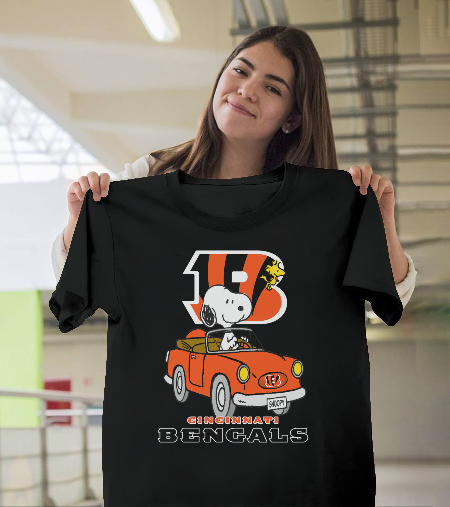 Cincinnati Bengals Snoopy Driving Woodstock Car NFL Peanuts T-Shirt