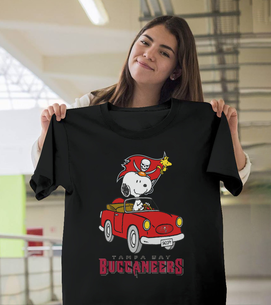 Tampa Bay Buccaneers Snoopy Driving Red Car T-Shirt