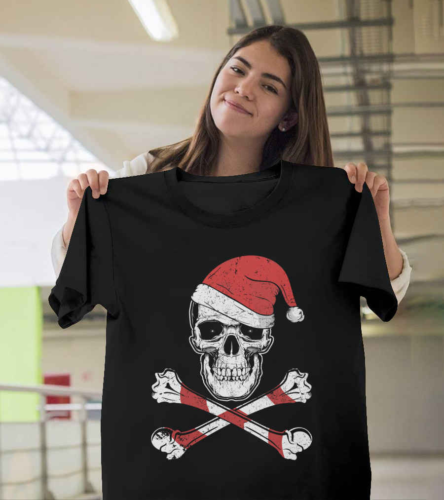 Pirate Jolly Roger Santa Hat Skull Christmas T-Shirt
