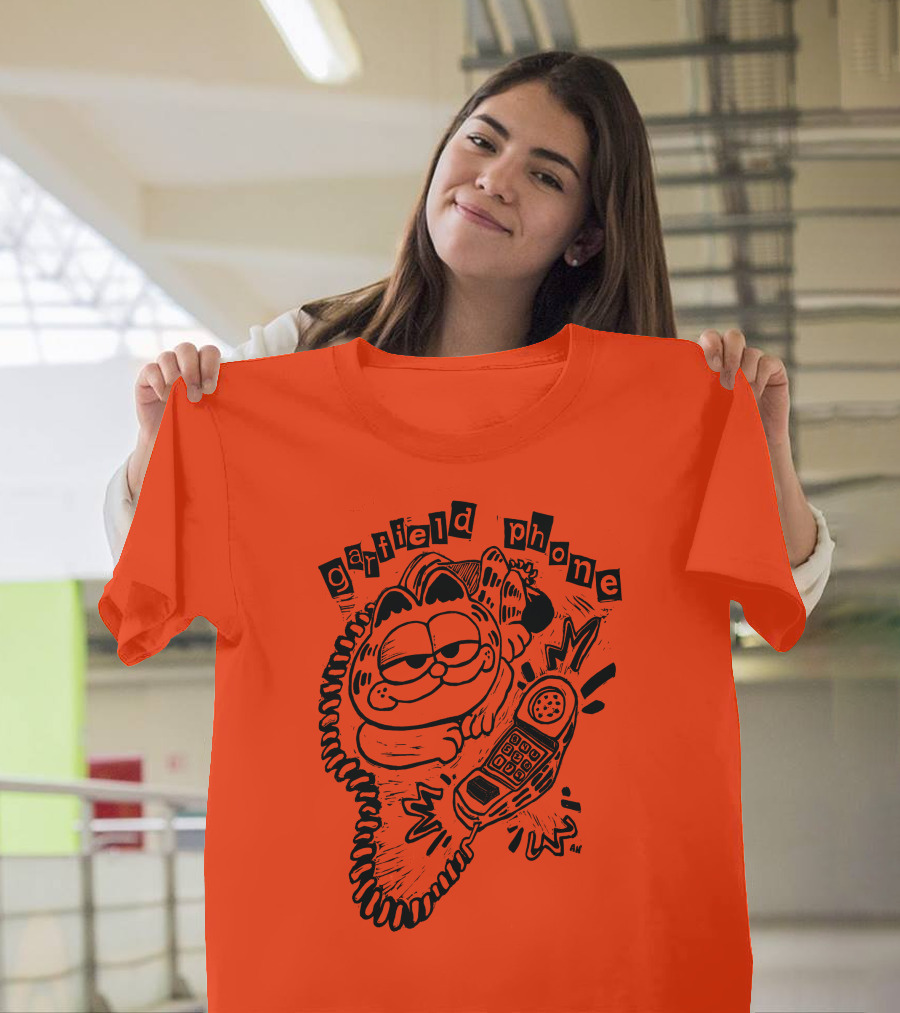 Craftsanity Shop Garfield Phone Relaxed Vintage Comic Vibe T-Shirt