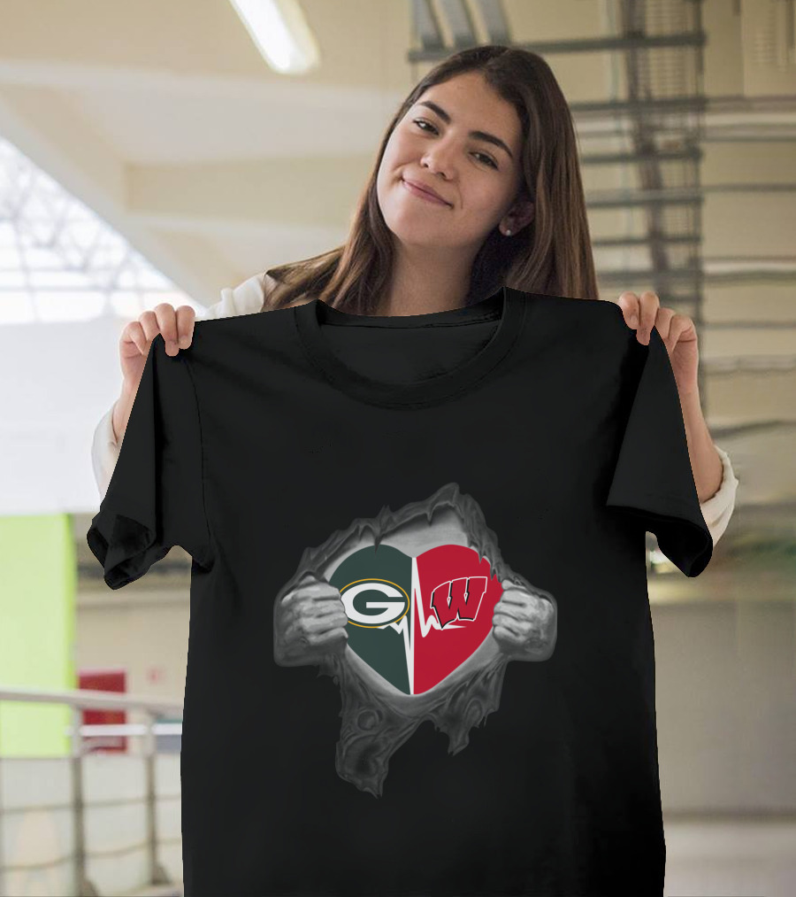 Green Bay Packers Wisconsin Badgers Heart Inside Hands Peeling Revealing T-Shirt