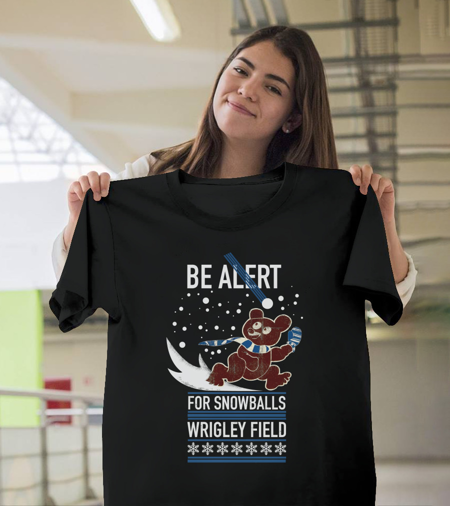Wrigley Field Be Alert For Snowballs Bear With Scarf T-Shirt