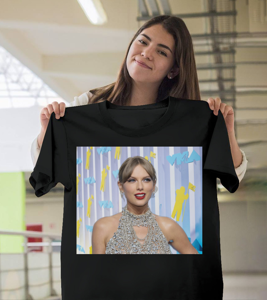 Taylor Swift MTV VMA Red Carpet Look with Silver Sequin Dress T-Shirt