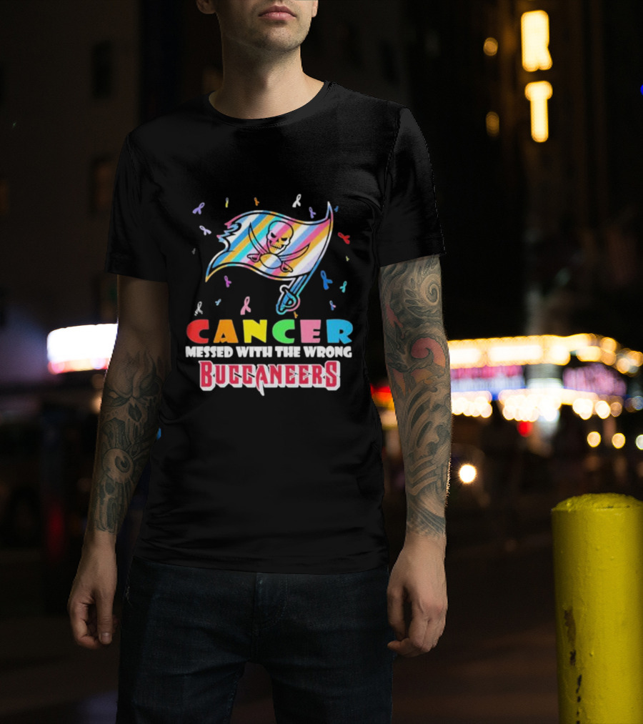 Cancer Messed With The Wrong Buccaneers Rainbow Skull Flag And Ribbons T-Shirt