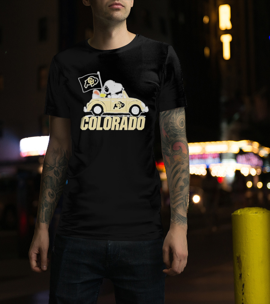 Snoopy And Woodstock Drive Colorado Buffaloes Car With Flag T-Shirt