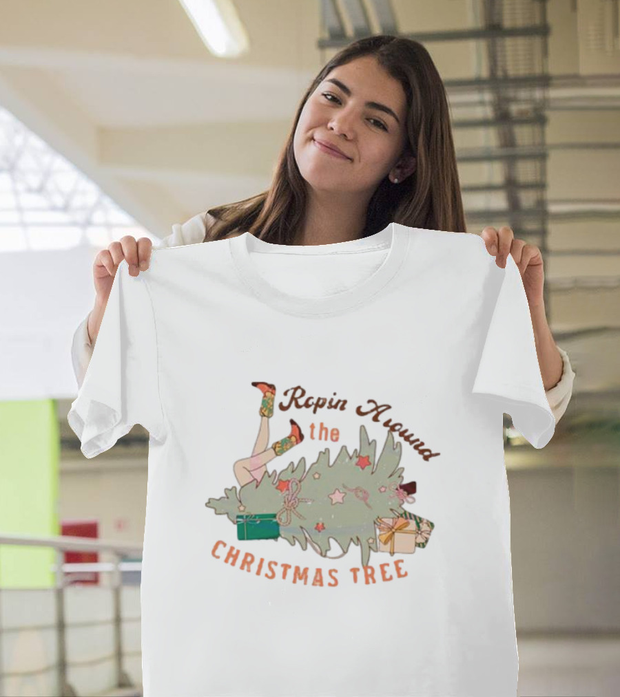 Ropin Around The Christmas Tree Vintage Western Holiday Fun T-Shirt