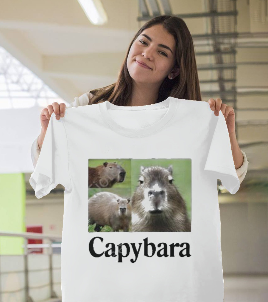 At The Moment Shop Capybara Trio Close-Up T-Shirt