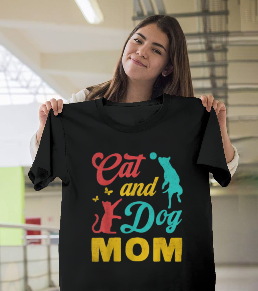 Cat And Dog Mom Vintage Mothers Day Cat Dog Lover Mama T-Shirt