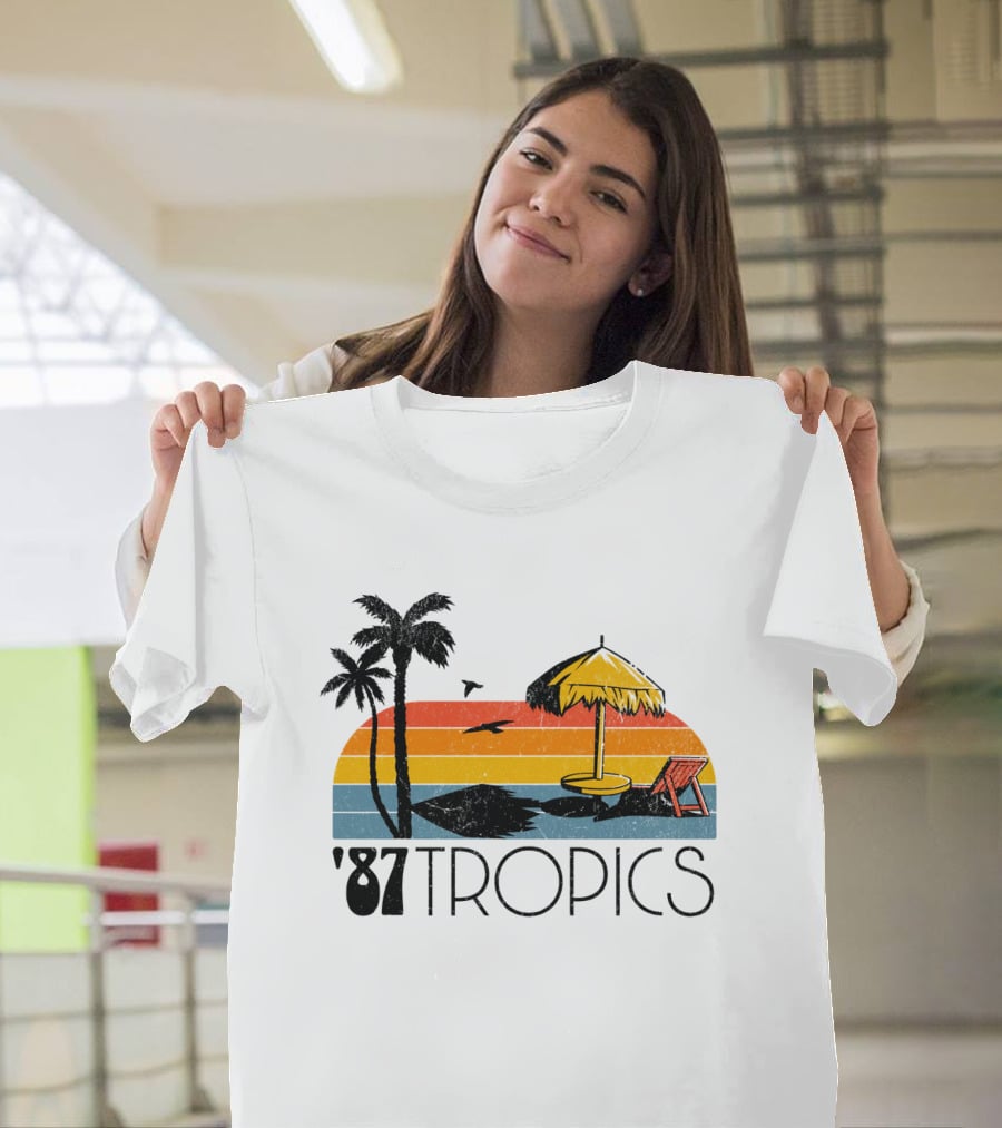 '87 Tropics Palm Beach Sunset Umbrella Lounge Chair T-Shirt