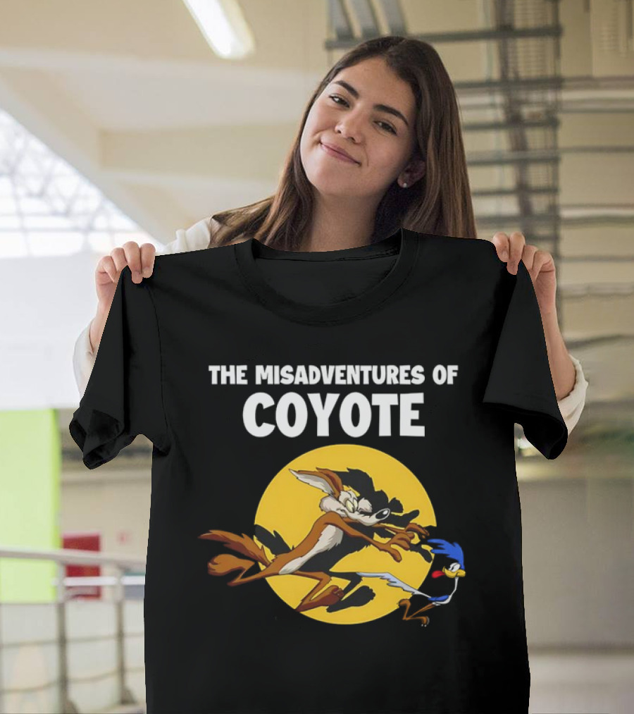 The Misadventures of Coyote and Road Runner Chase Scene Moon背景 T-Shirt
