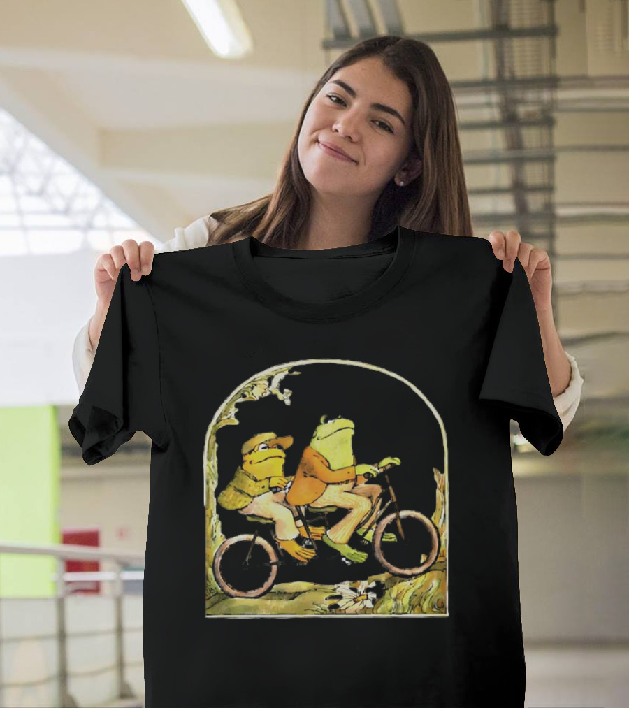Frog and Toad Riding Tandem Bicycle in Nature Scene T-Shirt