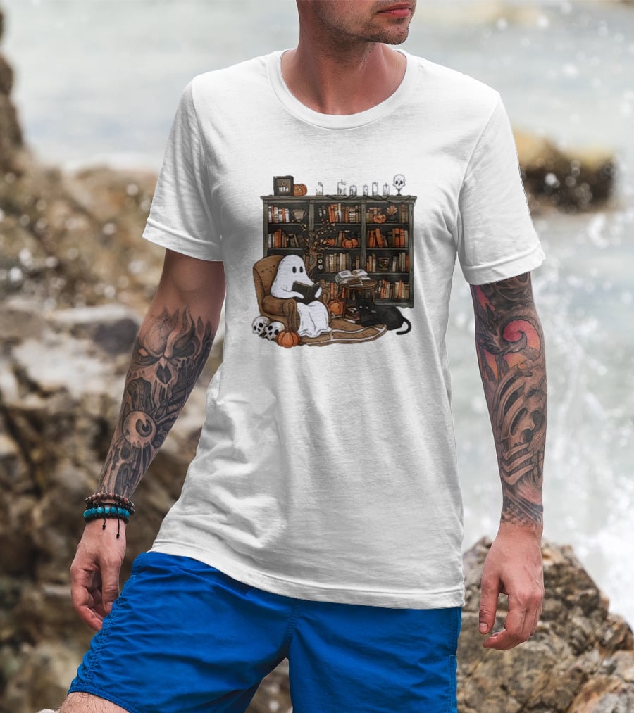 Retro Ghost Reading Books Skeletons Pumpkins Black Cat Library T-Shirt