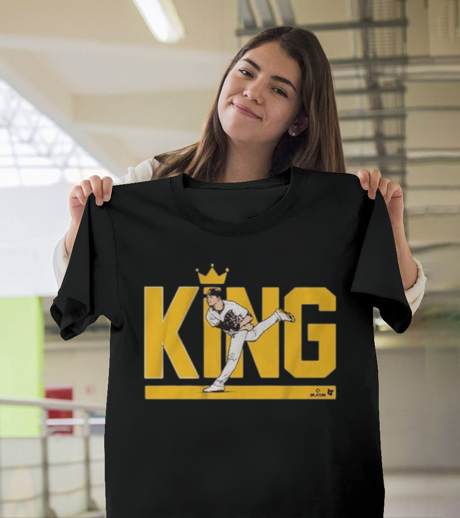 King Pitcher Crown Pose Player T-Shirt