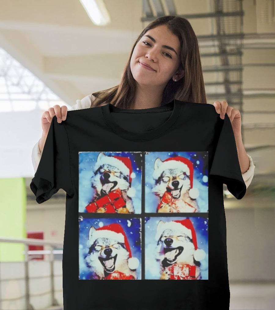 Festive Wolf Santa Hat Selfie Christmas T-Shirt