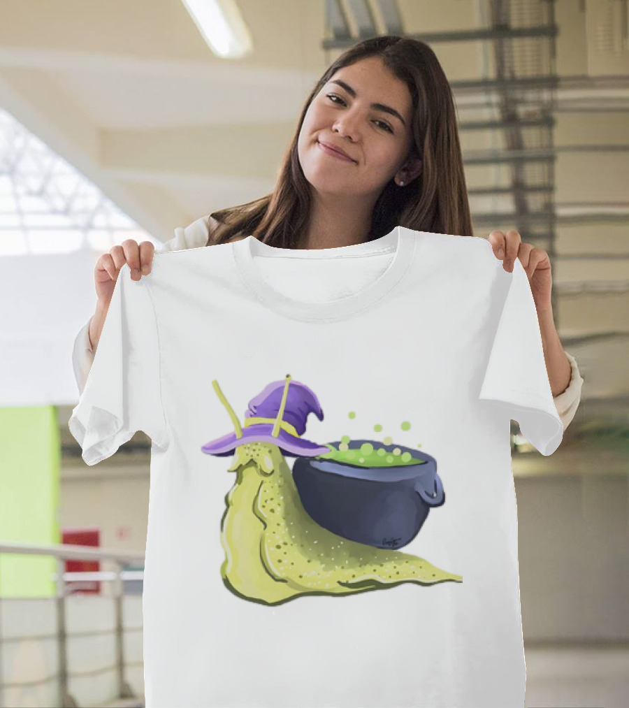 Cauldron Snail Classic Witch Hat Potion Magic T-Shirt