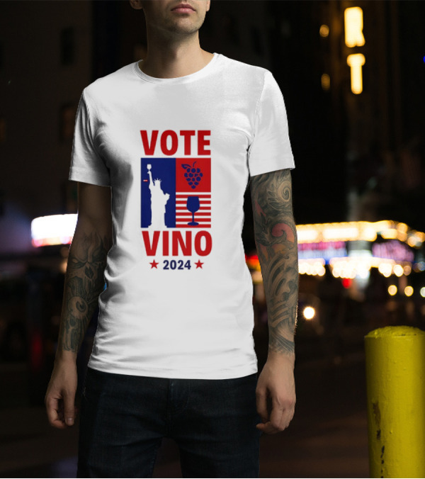 VOTE VINO 2024 Statue Liberty Grapes Wine Glass American Flag T-Shirt