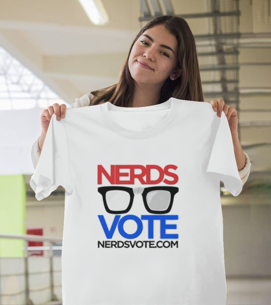 NERDSVOTE Classic Nerdsvote.com Glasses Logo Red Blue T-Shirt