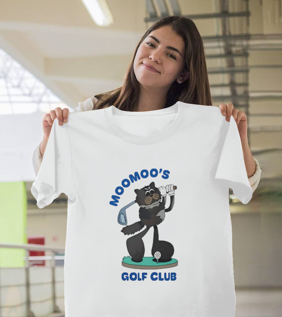 Moomoo's Golf Club Playful Cat On The Fairway T-Shirt