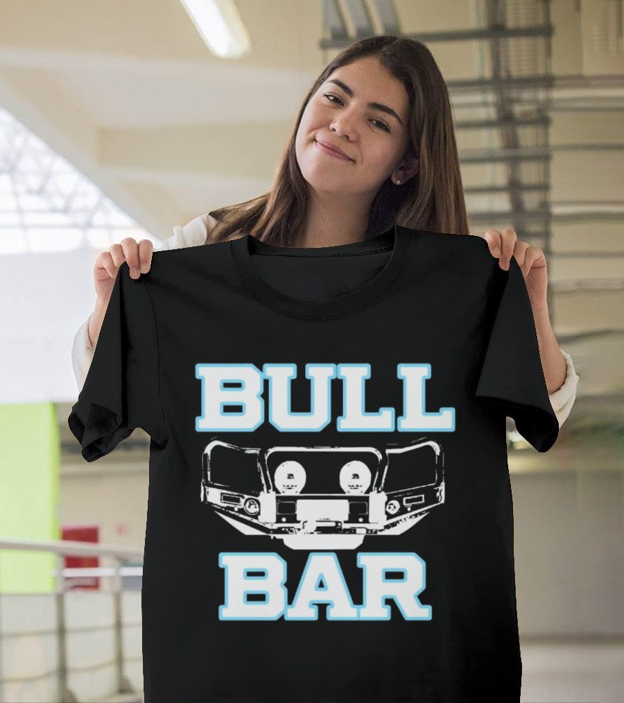 BULL BAR Car Protection Accessory Bold Vintage Style T-Shirt