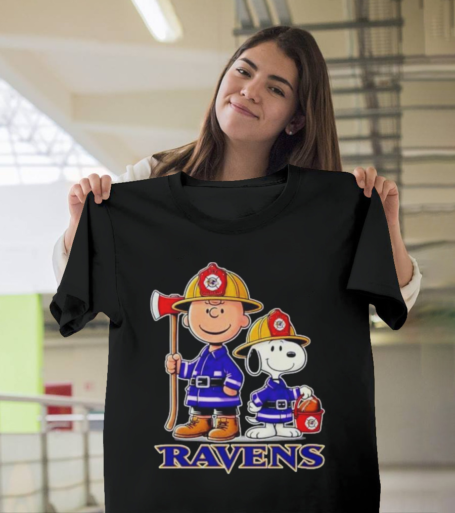 Firefighter Charlie Brown And Snoopy Baltimore Ravens T-Shirt