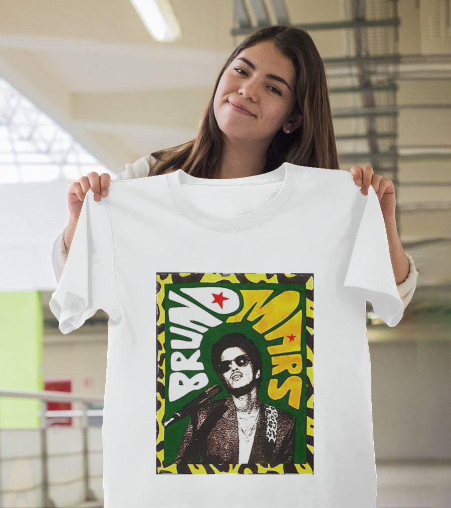 Bruno Mars Retro Style Portrait with Microphone and Stars T-Shirt