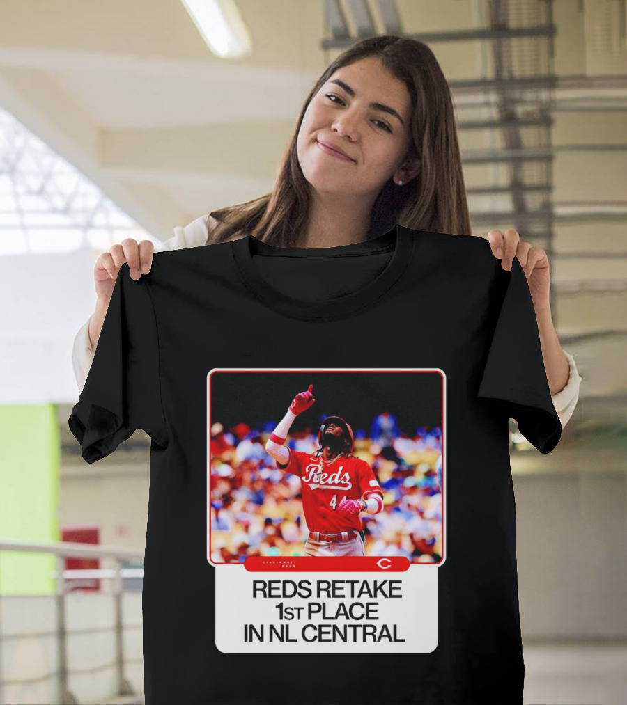 Cincinnati Reds Retake 1st Place In NL Central Elly De La Cruz T-Shirt