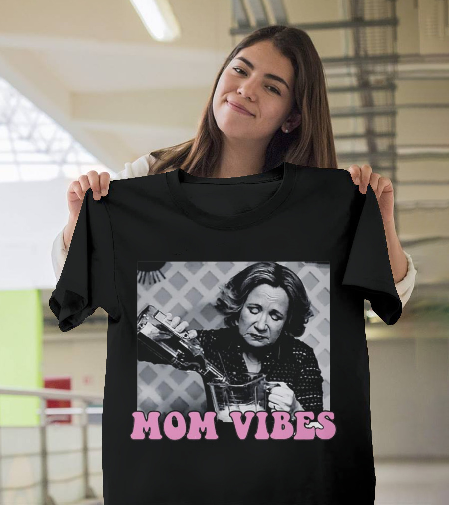 Vintage Mom Vibes Retro Kitty T-Shirt