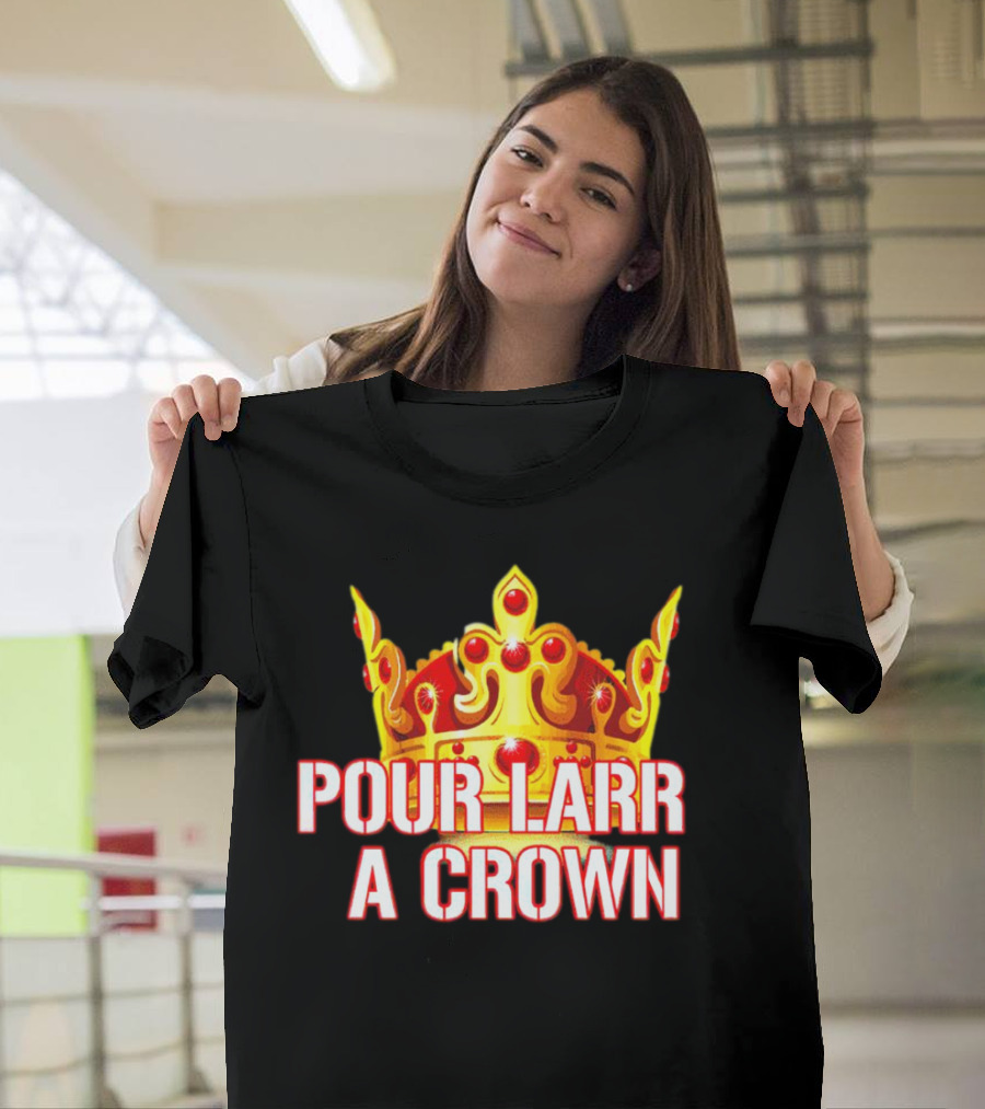 Pour Larr A Crown Atlanta Braves T-Shirt