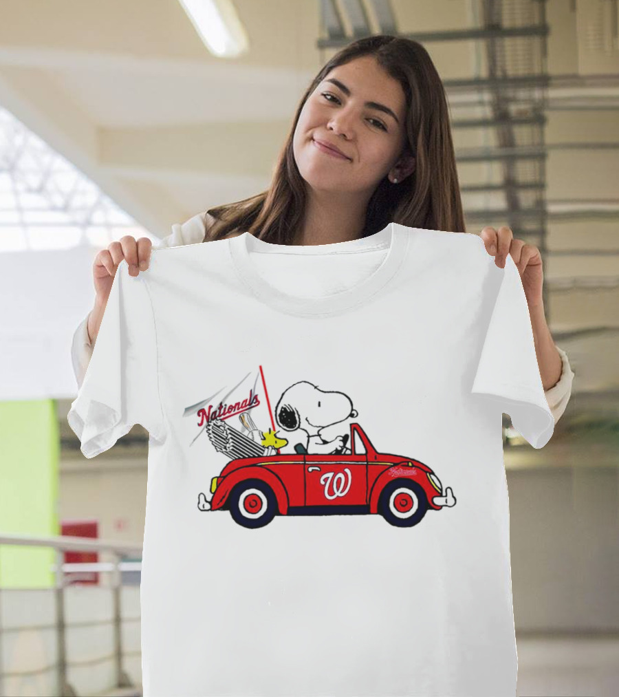 Snoopy And Woodstock In Red Car With Washington Nationals Flag T-Shirt