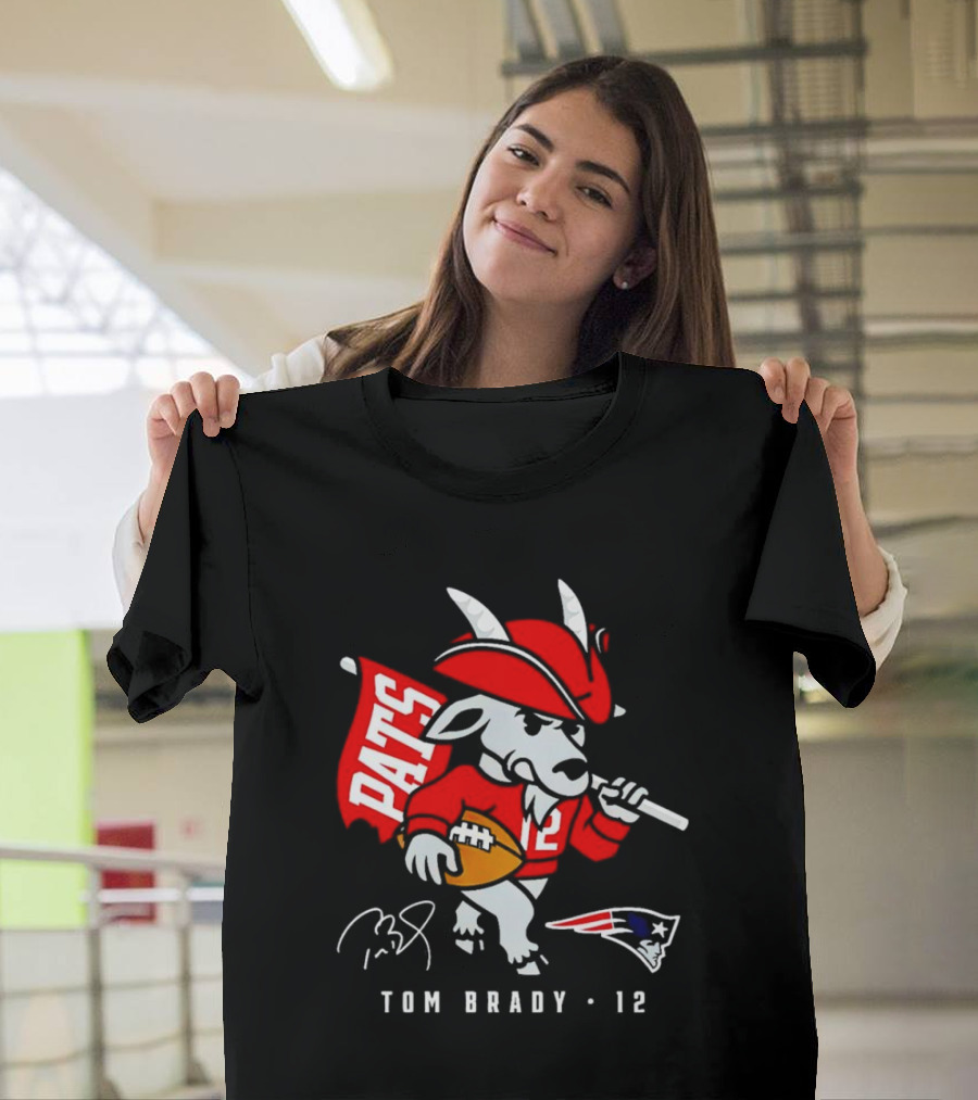 New England Patriots PATS Tom Brady 12 GOAT Logo Illustrative Character T-Shirt