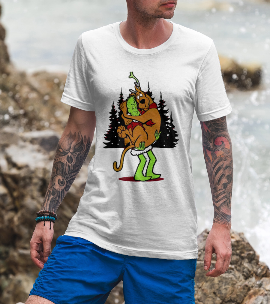 Grinch Scooby-Doo Shaggy Hug Funny Christmas Scene T-Shirt