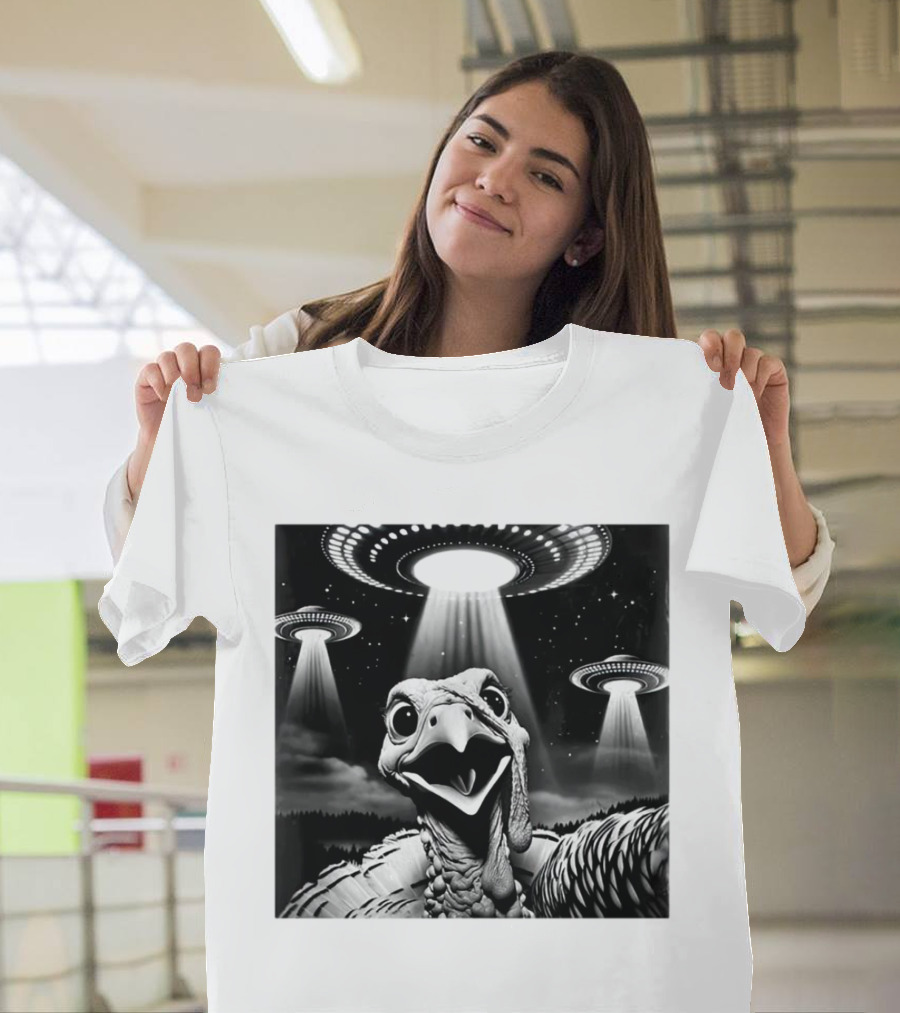 Turkey UFO Selfie Thanksgiving Outer Space Encounter T-Shirt