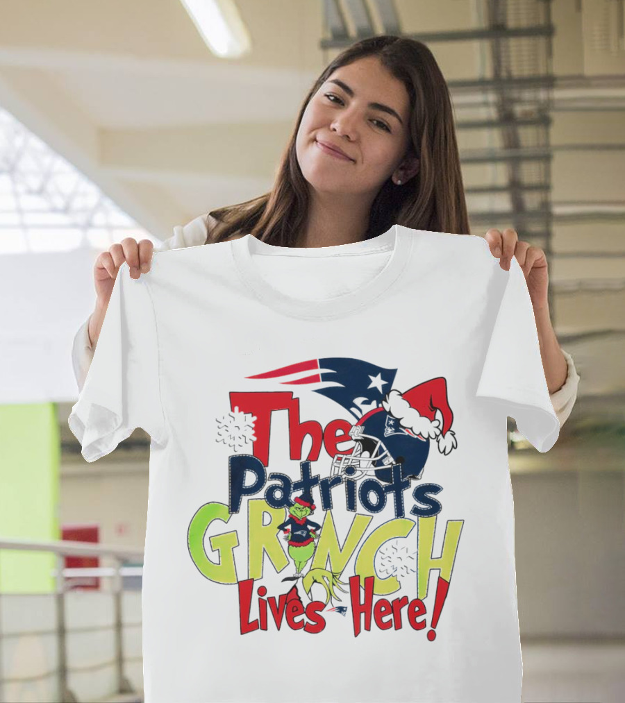 The New England Patriots Grinch Lives Here Christmas Santa Hat T-Shirt