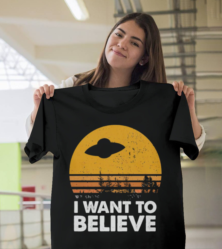 I Want To Believe Alien UFO Vintage Sunset T-Shirt