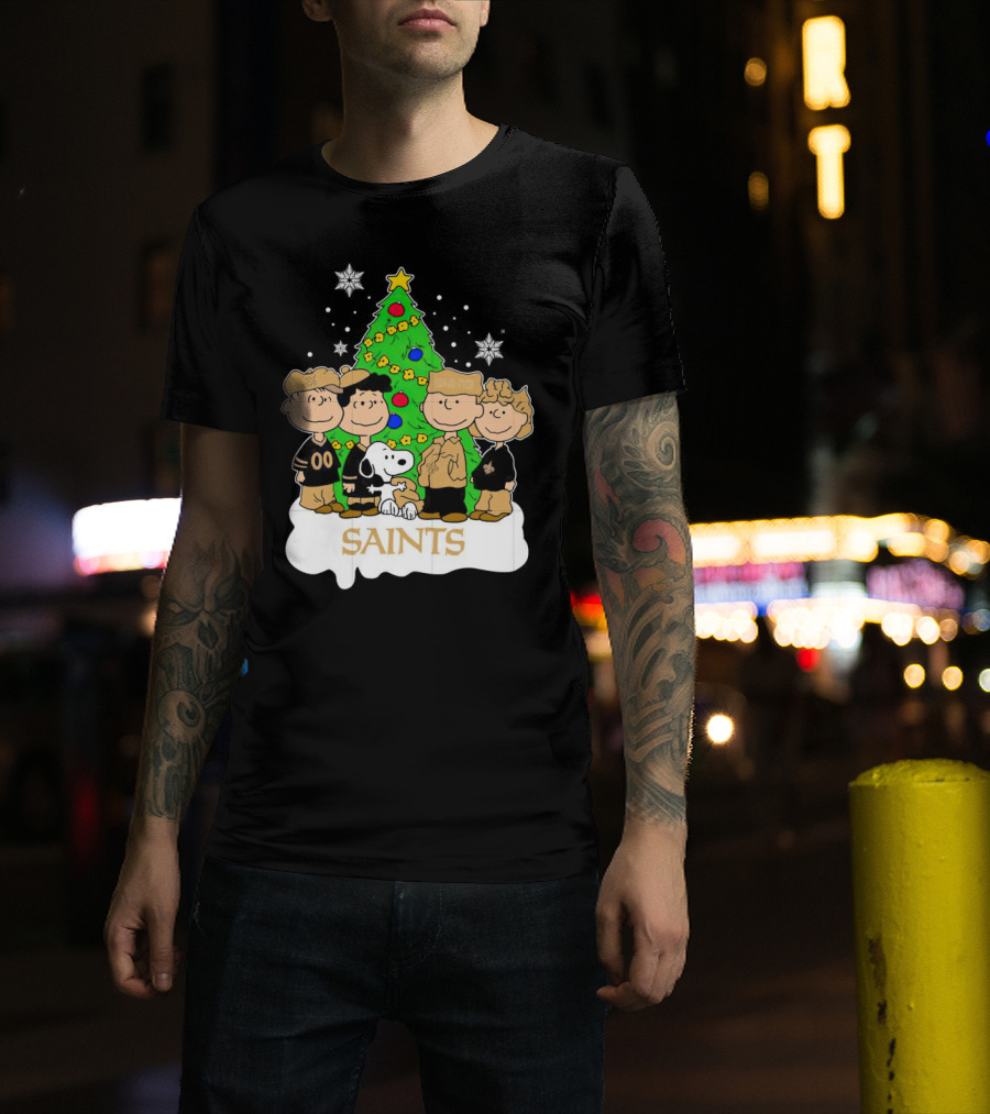 Peanuts Christmas New Orleans Saints Characters With Tree T-Shirt