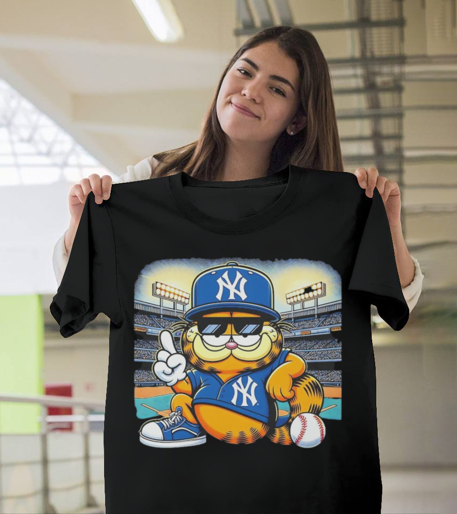 New York Yankees Baseball Garfield Cartoon Stadium Scene T-Shirt