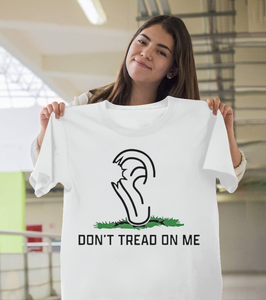 DON'T TREAD ON ME Piece Of Ear Missing Iconic Symbol Green Grass T-Shirt