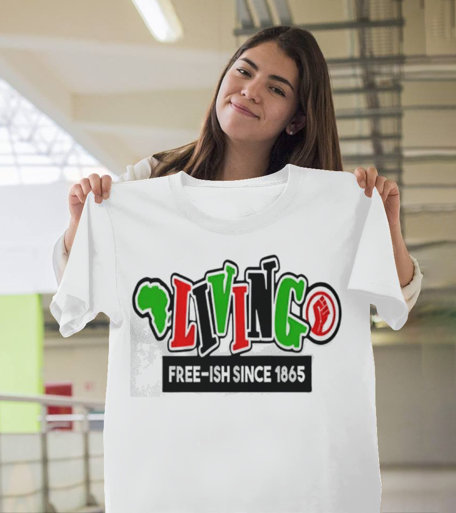 LIVING FREE-ISH SINCE 1865 AFRICA MAP SYMBOL FIST T-Shirt