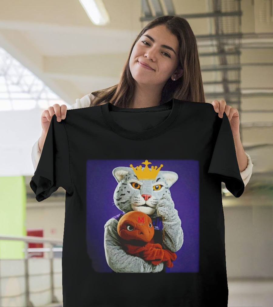 Turtles Beware King Willie Northwestern Wildcats Mascot Holds Terrapin Plush T-Shirt