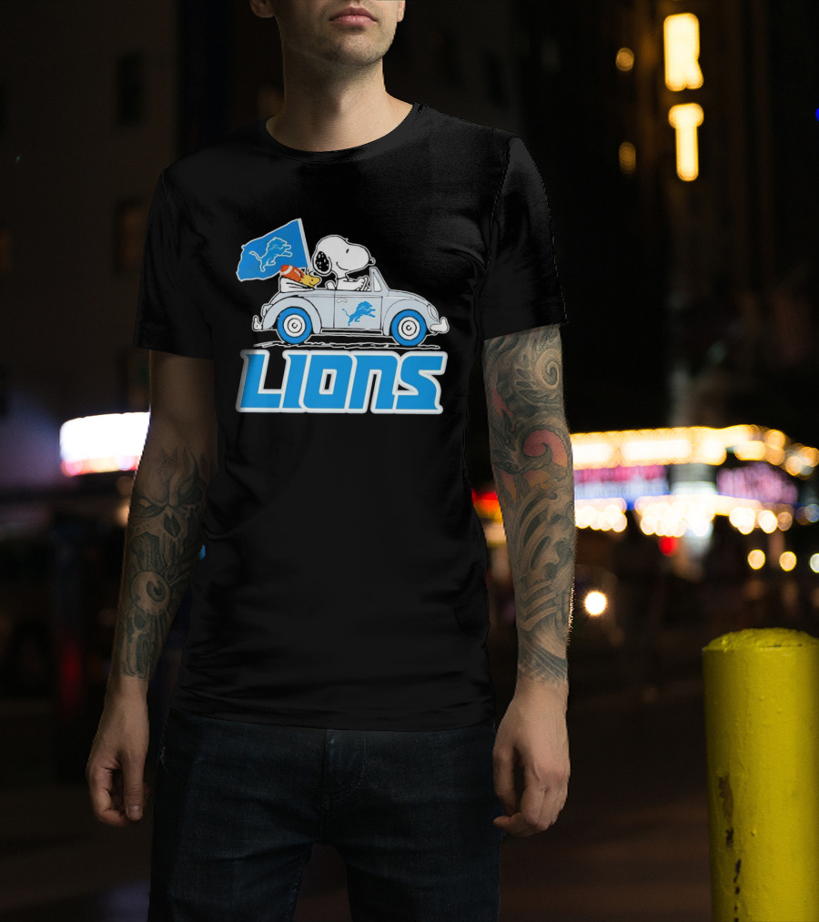 Snoopy And Woodstock In Car With Detroit Lions Flag T-Shirt