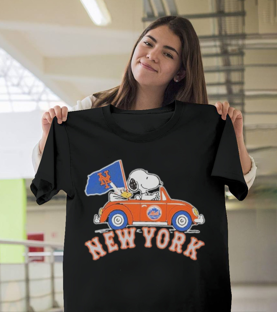 Snoopy Driving Car with New York Mets Flag T-Shirt