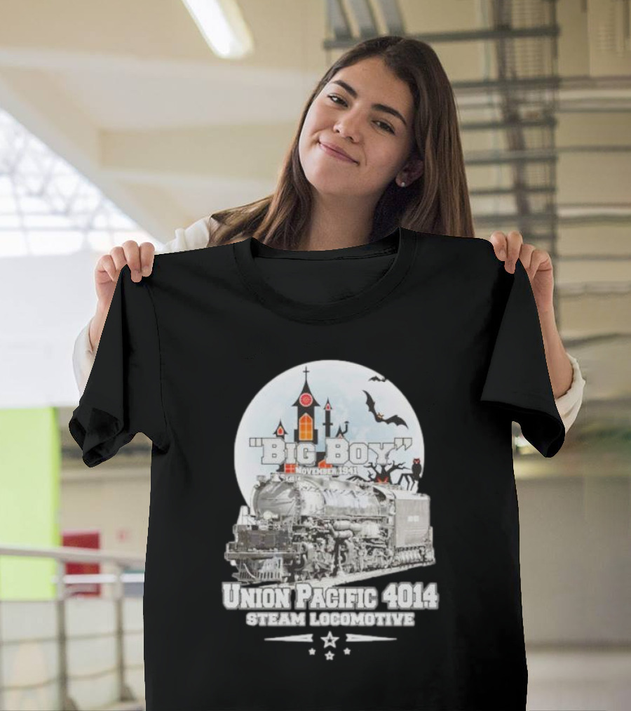 Big Boy Union Pacific 4014 Steam Locomotive November 1941 Haunted Castle And Bats T-Shirt