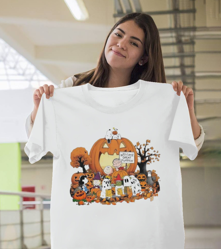 Peanuts Characters Halloween Welcome Great Pumpkin Charlie Brown Snoopy T-Shirt