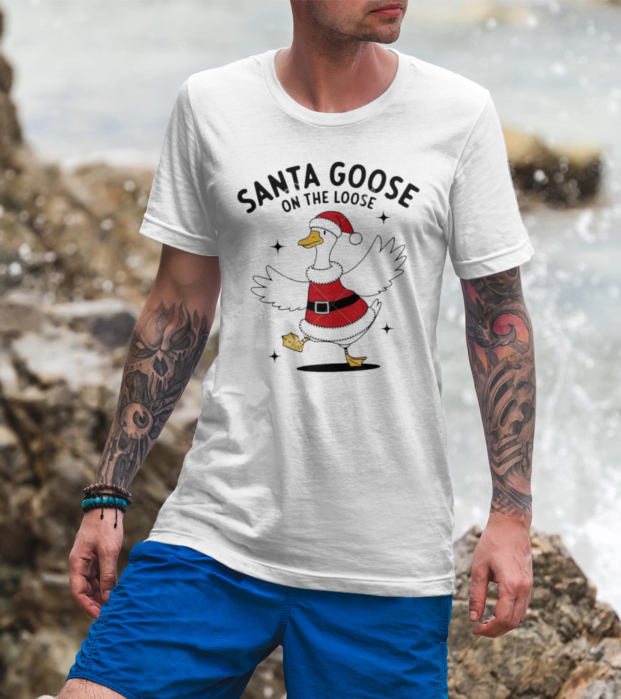 Santa Goose On The Loose Christmas Festive Holiday Fun T-Shirt