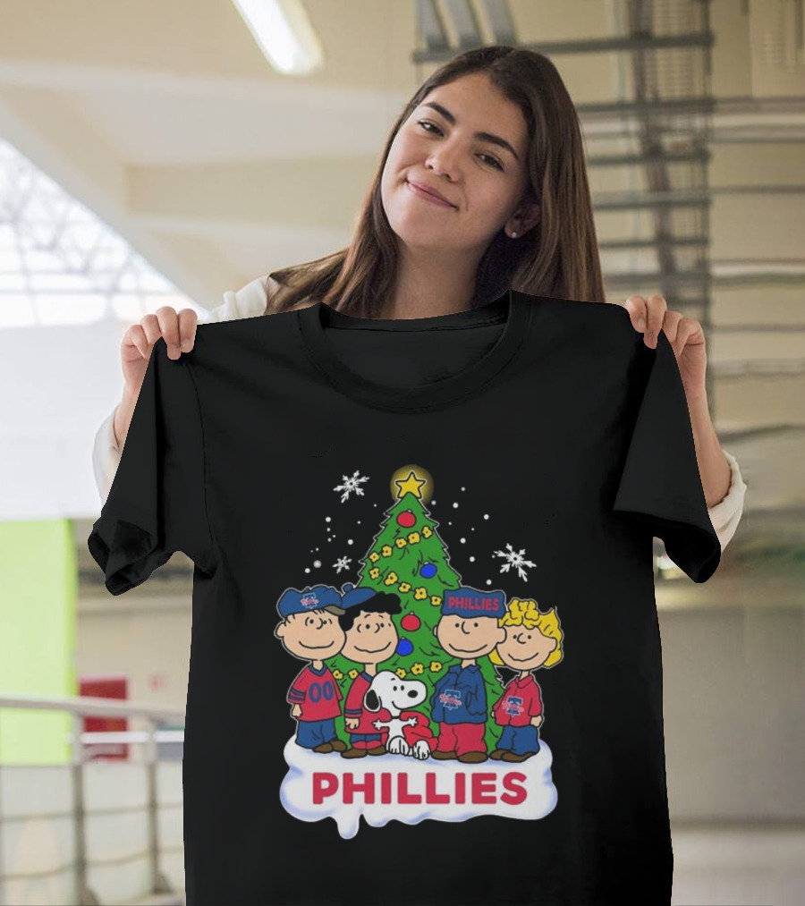 Philadelphia Phillies Snoopy Peanuts Christmas Tree T-Shirt